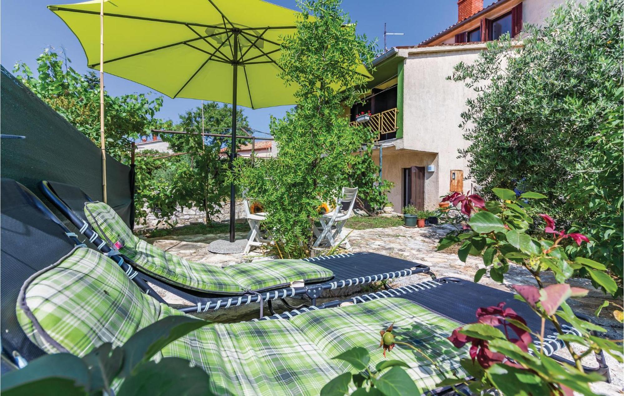 2 Bedroom Awesome Apartment In Винкуран Экстерьер фото