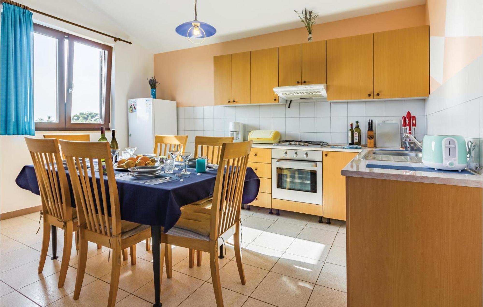 2 Bedroom Awesome Apartment In Винкуран Экстерьер фото