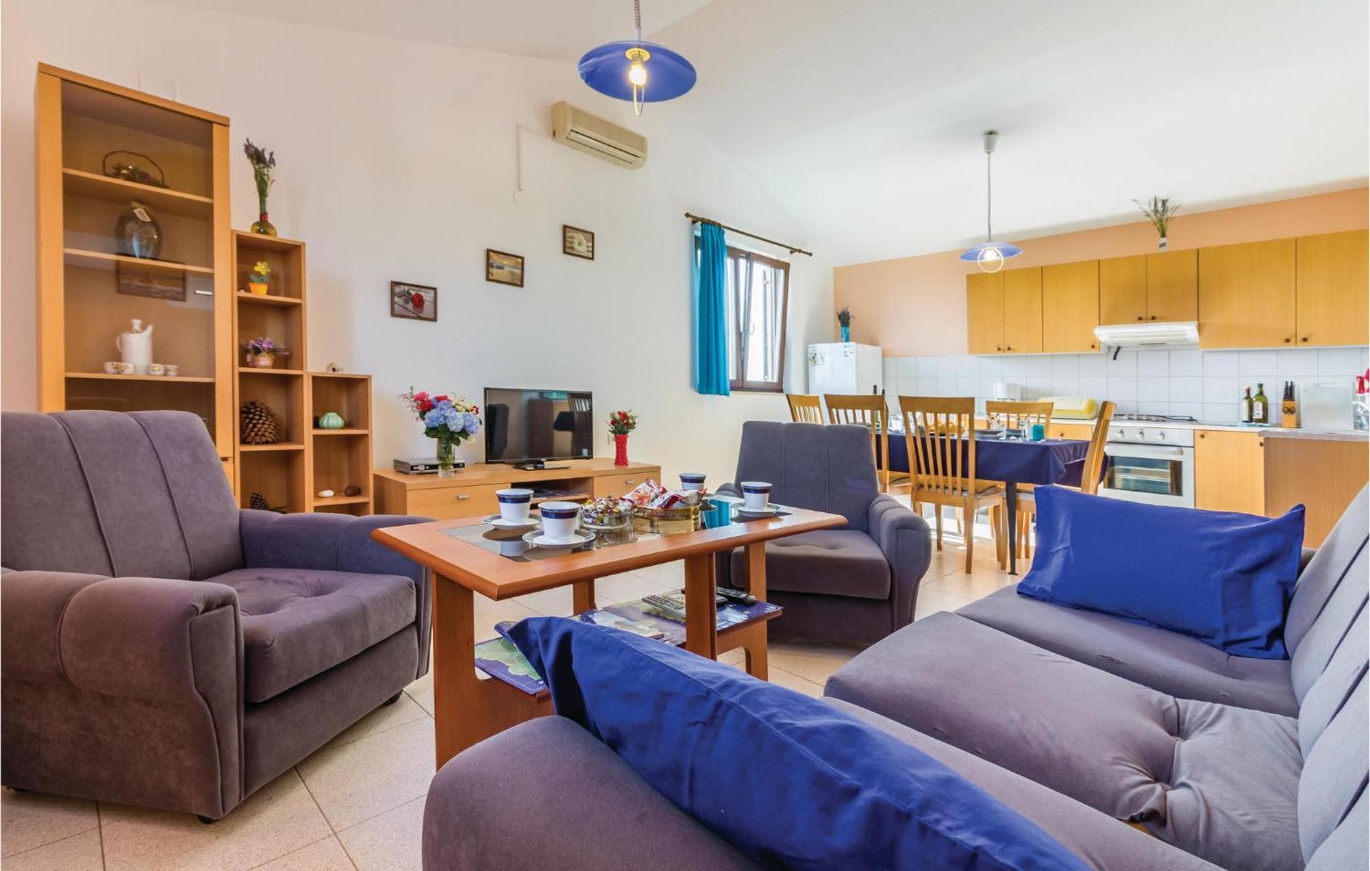 2 Bedroom Awesome Apartment In Винкуран Экстерьер фото